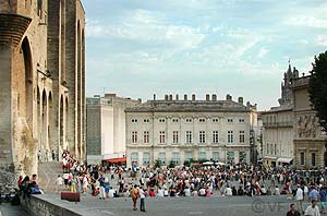 place du Palais des papes en Avignon  &copy; VF