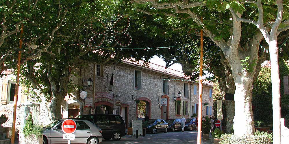 GIGONDAS le village et son vin Photos Horizon Provence