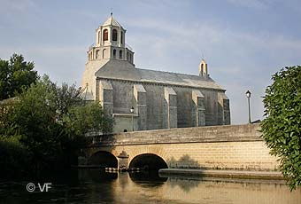 Eglise romane au Thor en Provence