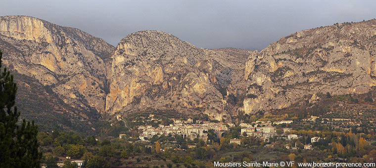 Moustiers Sainte-Marie © VF