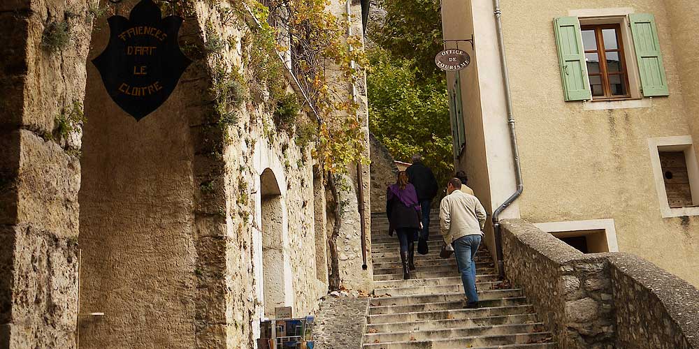 Moustiers Sainte-Marie village © VF