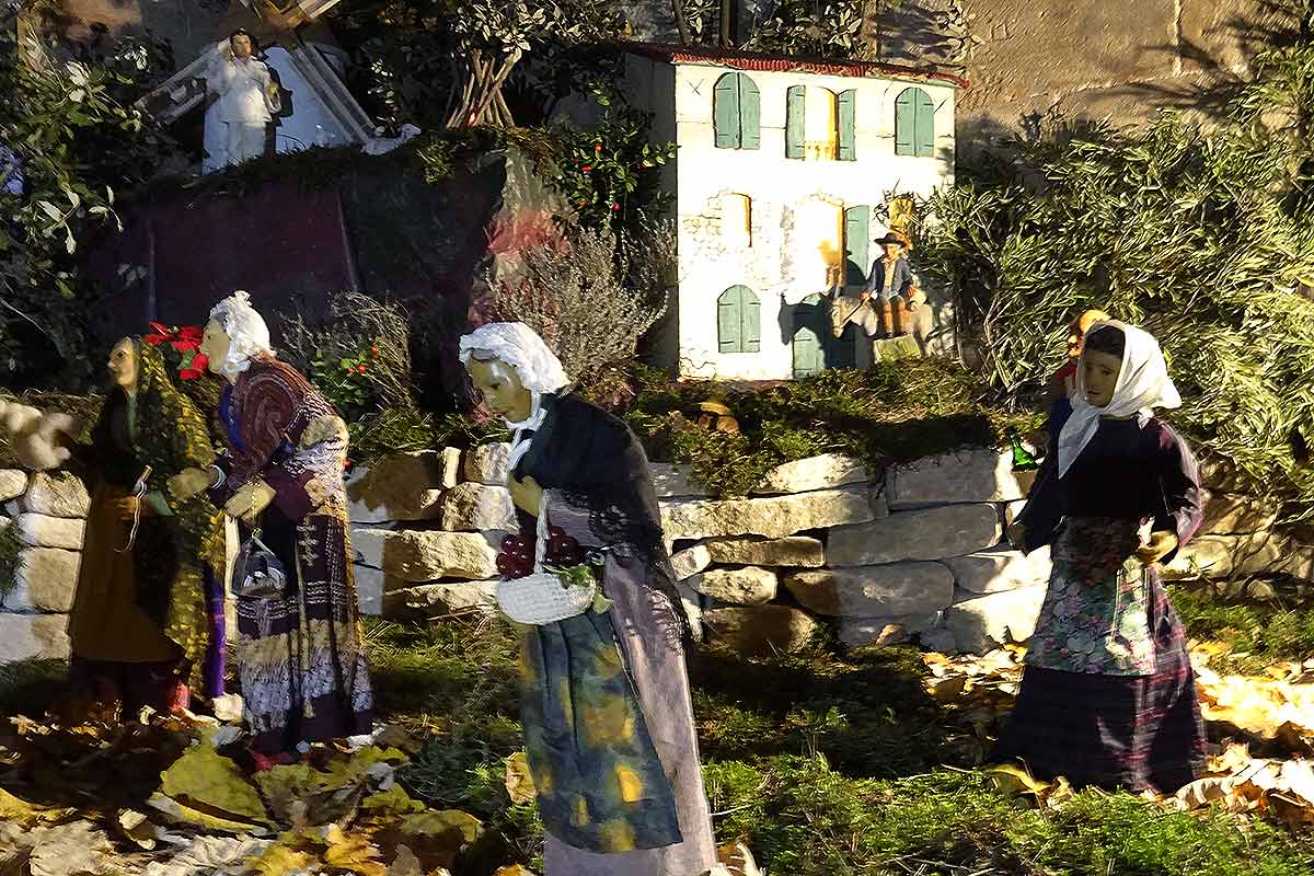 Crèche de Noël à Caromb