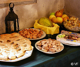 http://www.horizon-provence.com/provence-noel/photos-creches/table-calendale-13-desserts.jpg