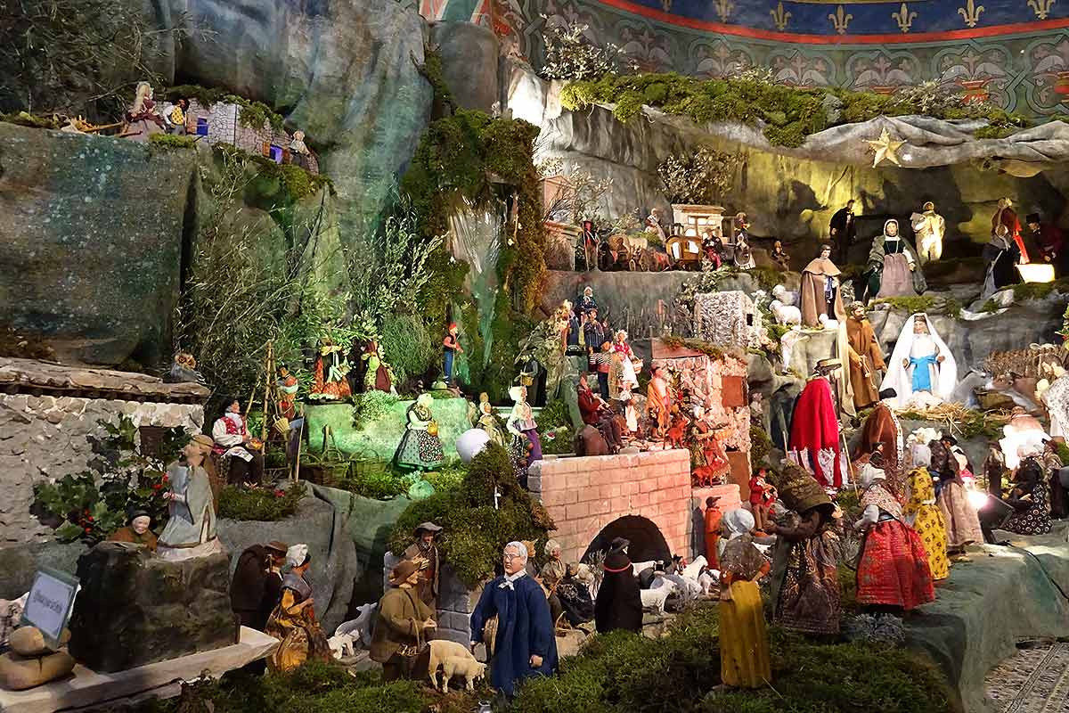 Crèche de Noël aux Valayans