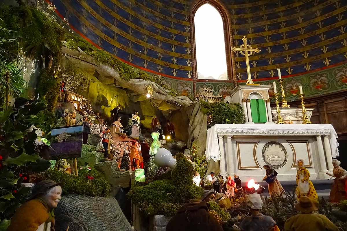 Crèche de Noël aux Valayans