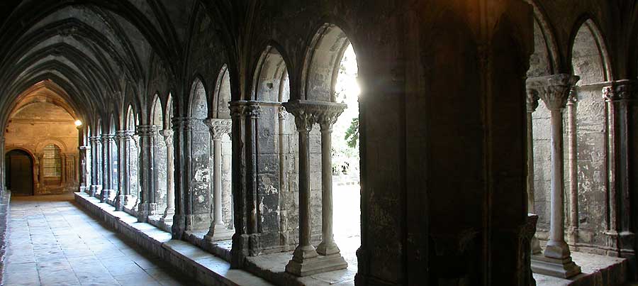 Arles Cloitre Sainte Trophime