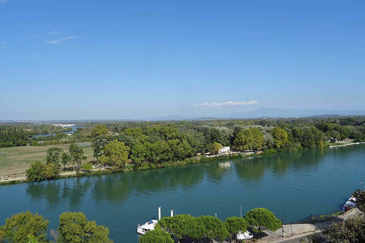 View of Barthelasse Island from the Rocher des Doms © VF