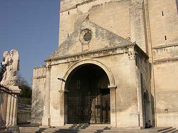 Notre Dame des Doms en Avignon  © VF