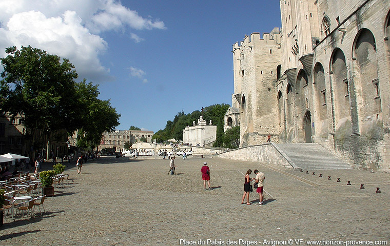 place du Palais des papes en Avignon © VF