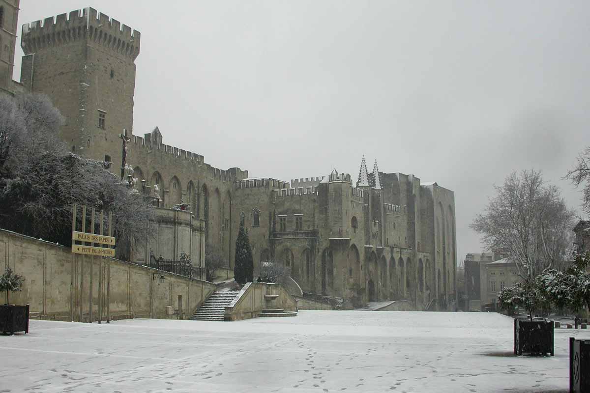 place du Palais des papes en Avignon  © VF