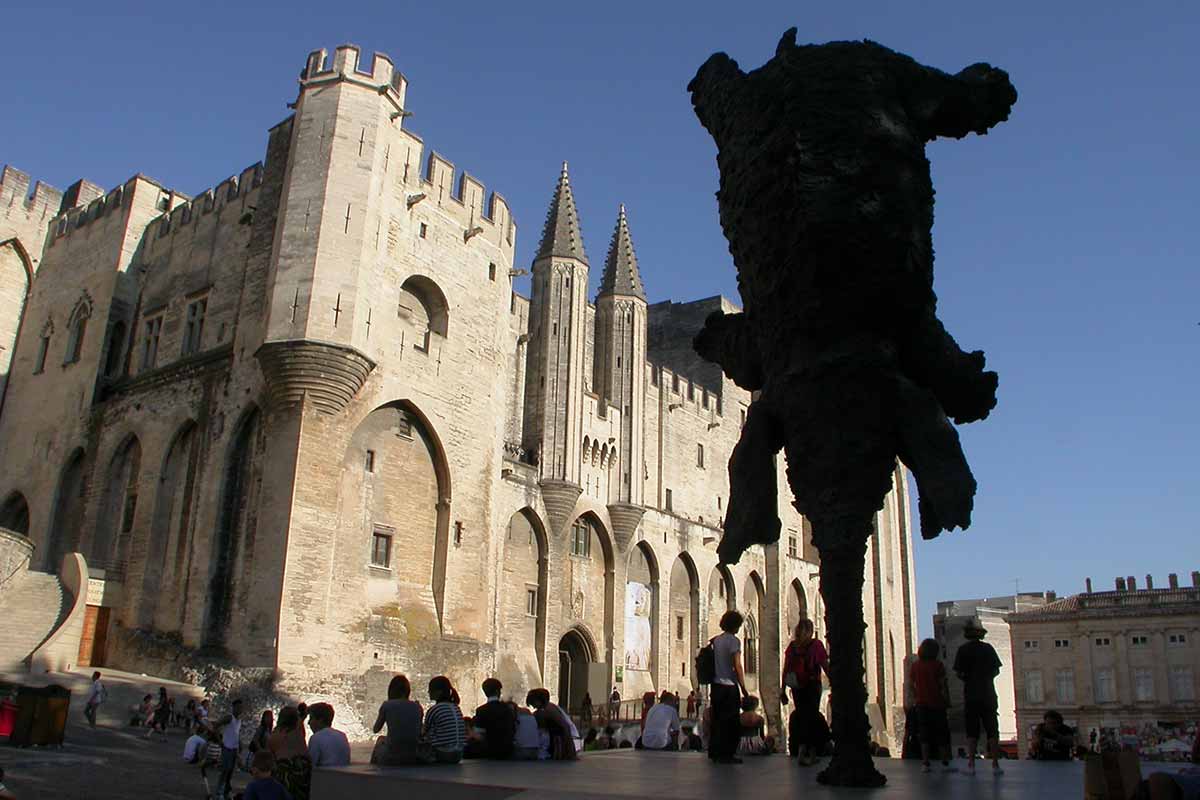 place du Palais des papes en Avignon  © VF
