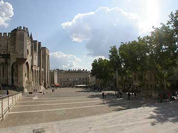 place du Palais des papes en Avignon  © VF