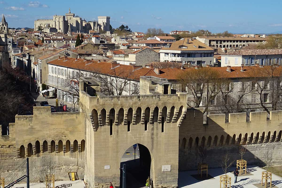 Avignon ramparts porte Saint-Michel © VF