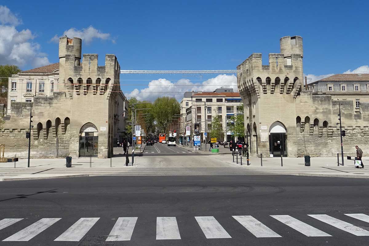 Avignon ramparts Porte de la République © VF