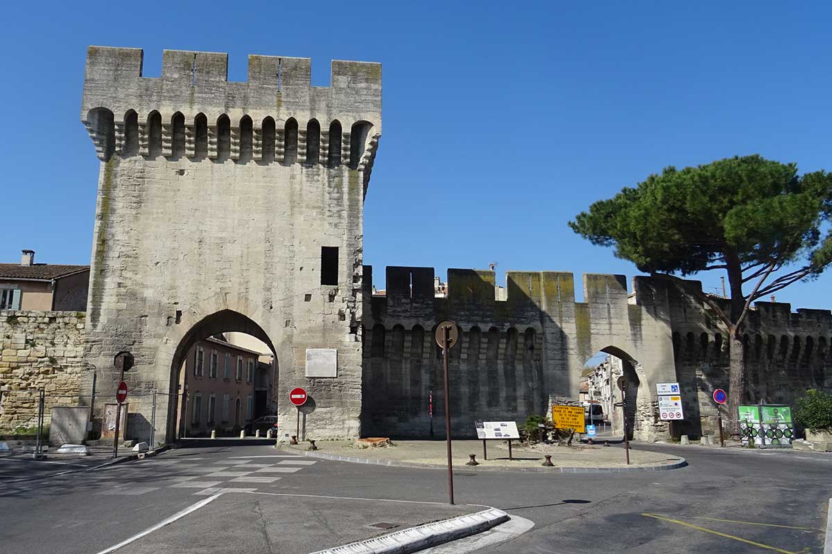 Remparts d'Avignon porte Saint-Lazare © VF