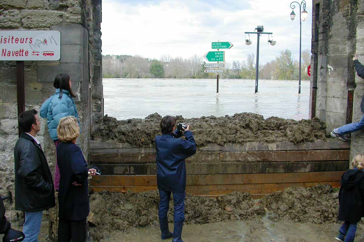 Avignon ramparts inondations en 2003 © VF