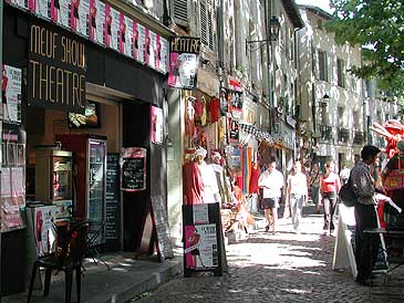 rue des teinturiers pendant le Festival rue des teinturiers en Avignon