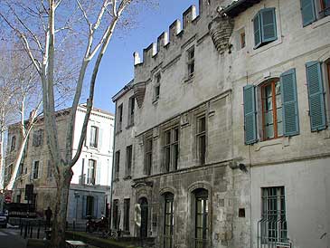 maison gothique 4 de chiffre rue des teinturiers en Avignon
