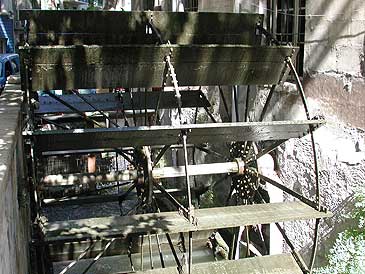 roue à aubes de la rue des teinturiers à Avignon rue des teinturiers en Avignon
