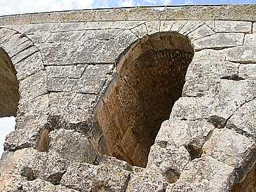 Pont Julien Bonnieux