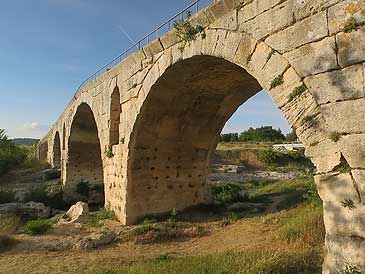 Pont Julien