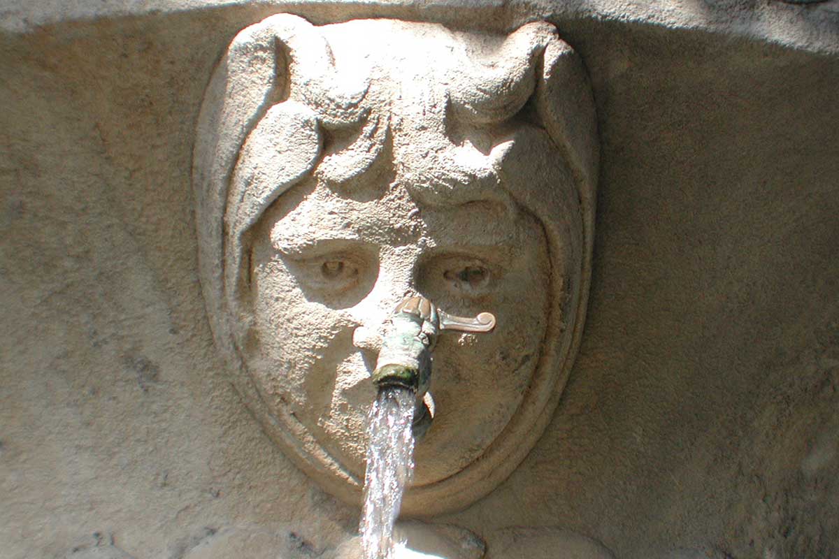 Fontaine de Souspiron à Châteauneuf du Pape © VF