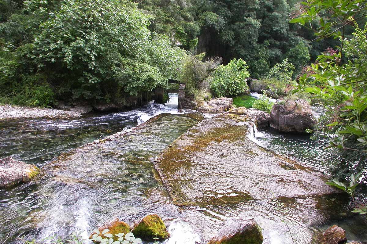 Canal romain à Fontaine-de-Vaucluse