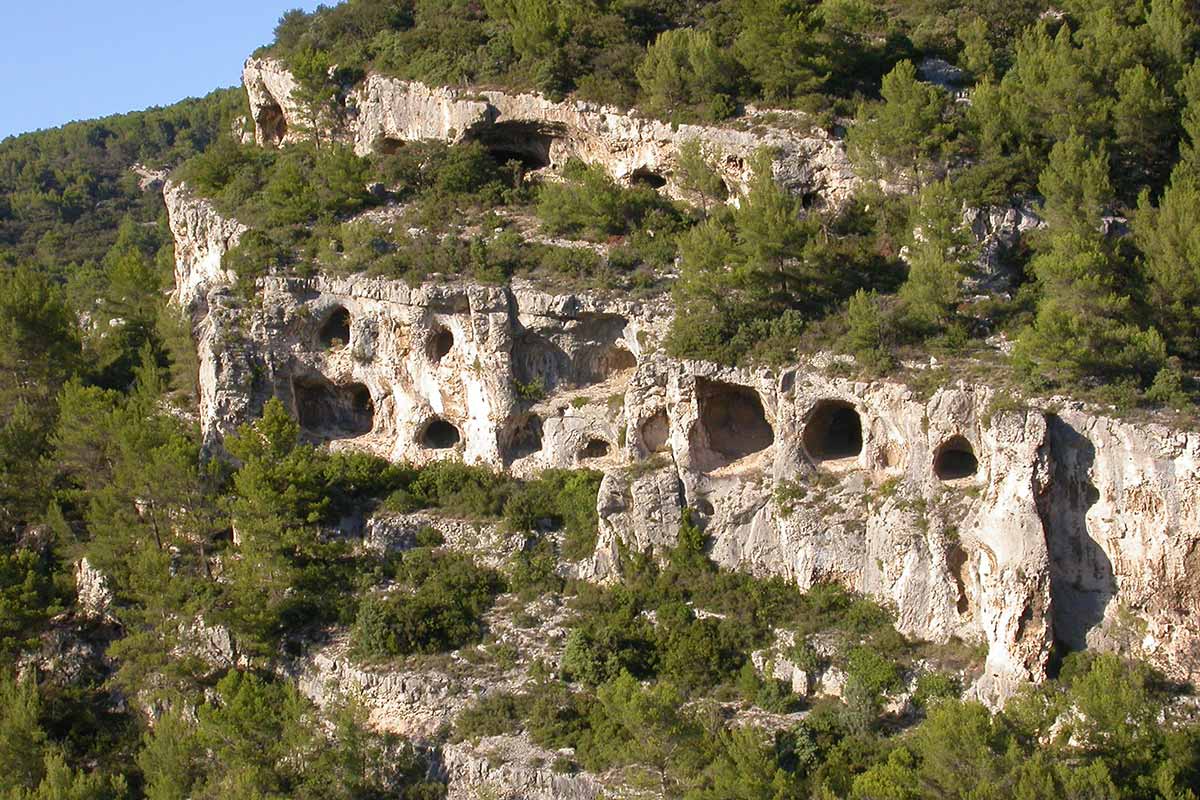 Habitat troglodyte à Fontaine-de-Vaucluse