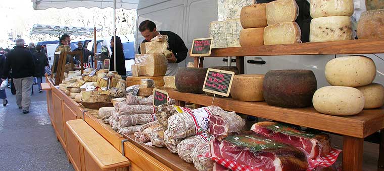 Market day in Forcalquier