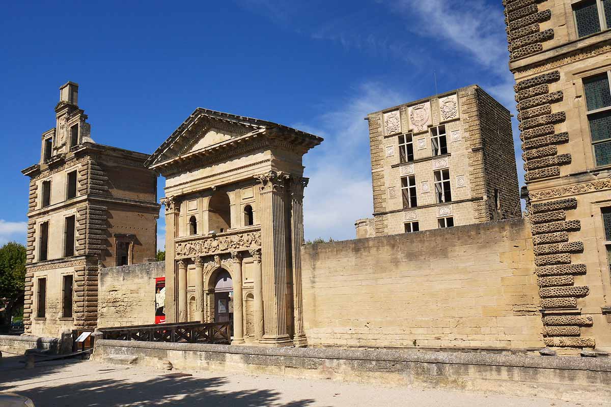 La Tour d'Aigues chateau