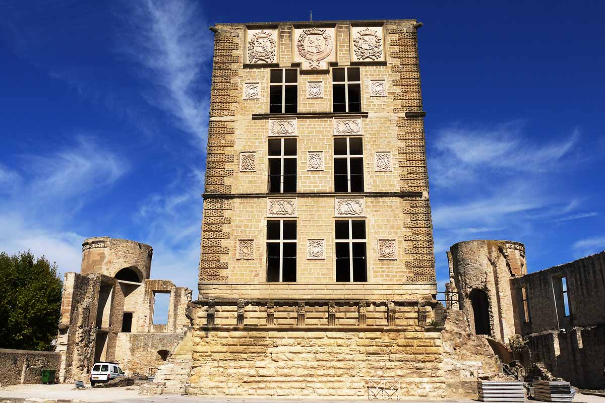 Chateau La Tour d'Aigues