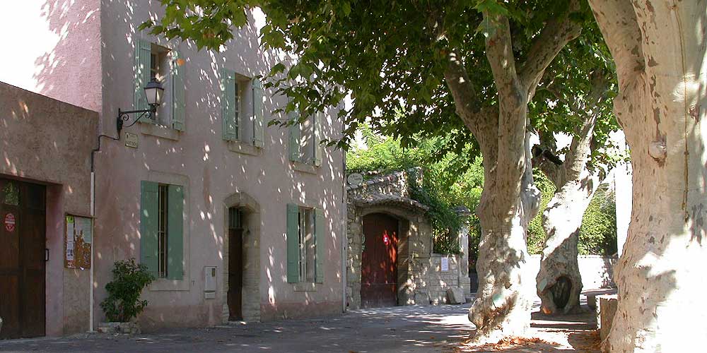 Le Barroux rue du village