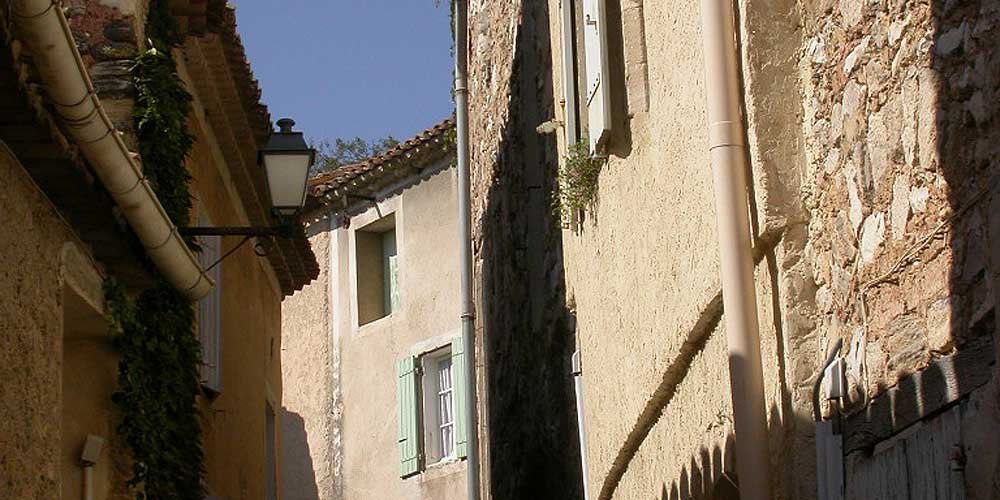 Le Barroux rue du village