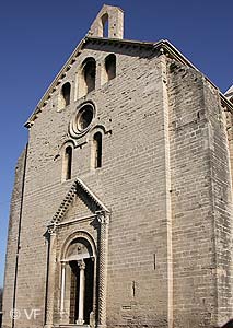 Eglise romane au Thor en Provence