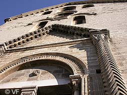 Eglise romane au Thor en Provence