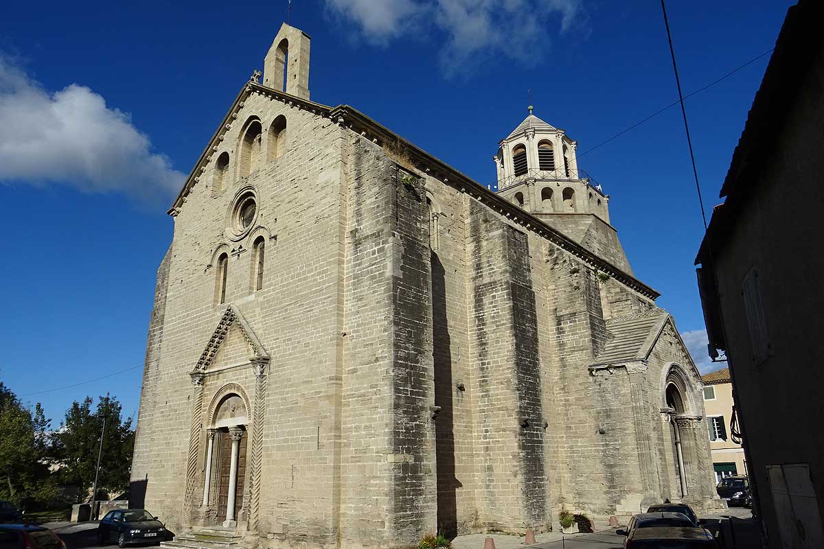 Le Thor - l'Eglise romane Notre-Dame du Lac dans le Pays des Sorgue