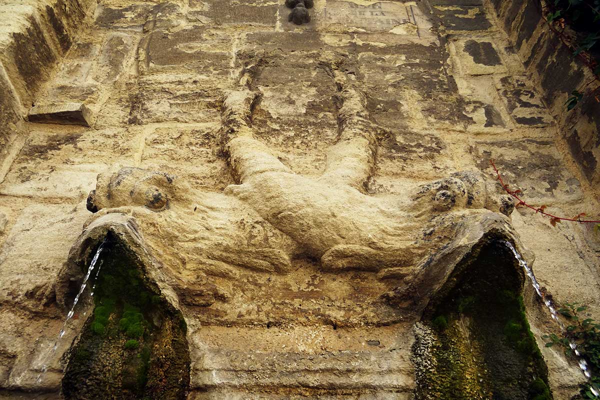 Fontaine des Dauphins à Monteux