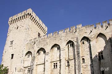 palais vieux du pape benoit 12 en Avignon