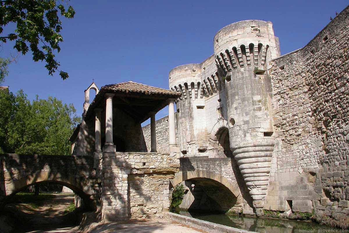 Porte médiévale Notre-Dame in Pernes-les-Fontaines