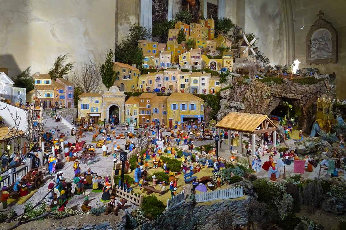 Crèche de Noël à Arles