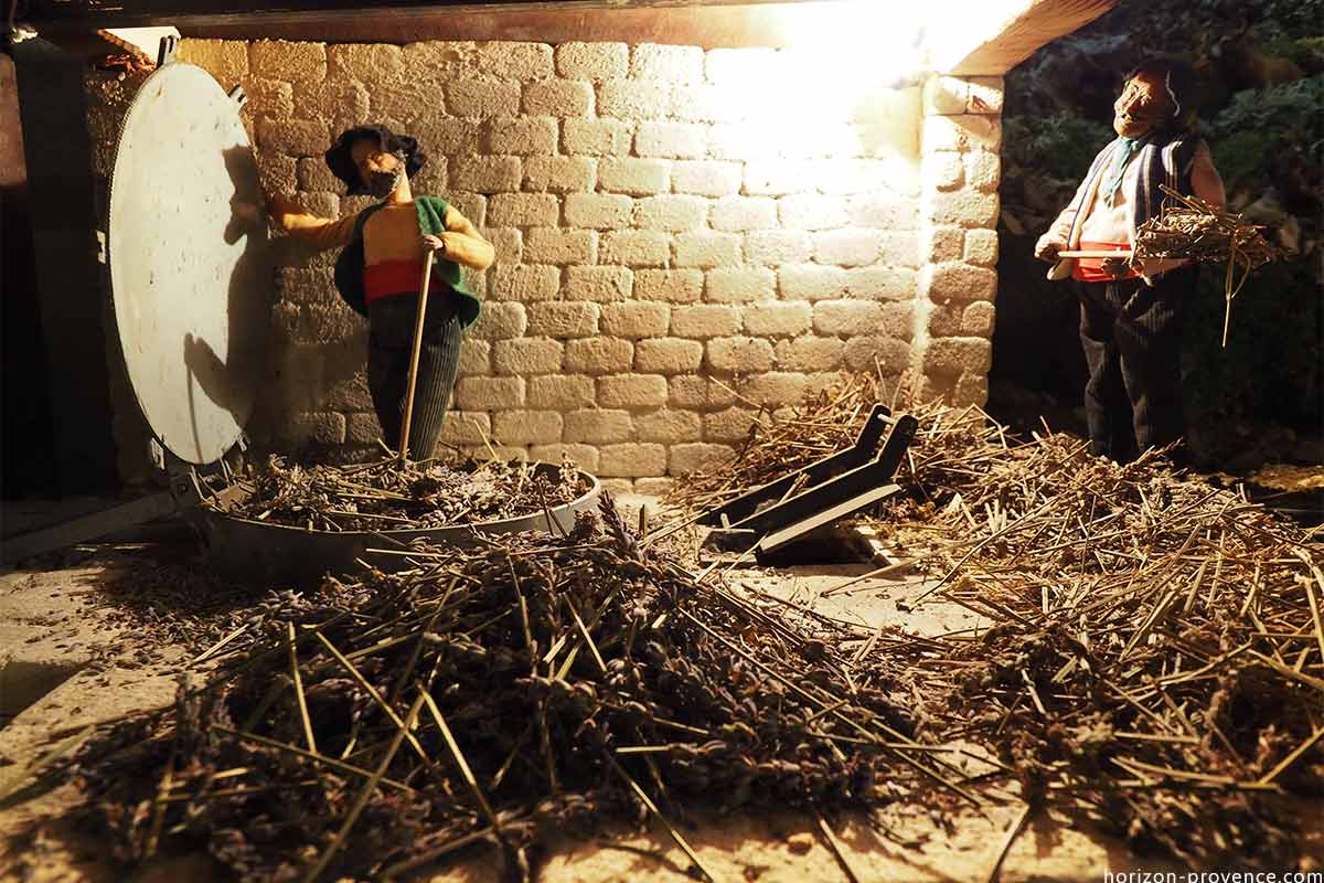 Crèche de Noël à Banon en Provence © VF