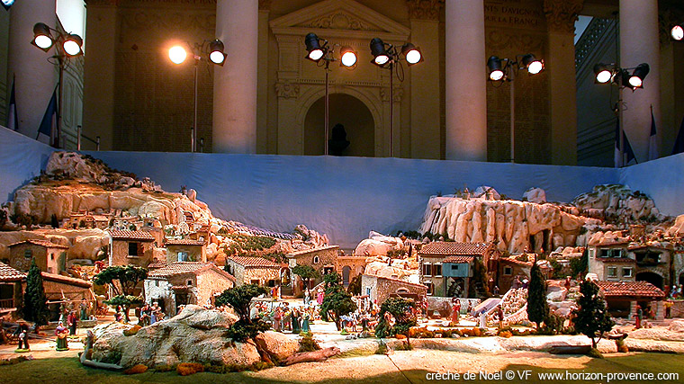 La créche de Noël Avignon Hôtel de Ville | Photos Horizon Provence.