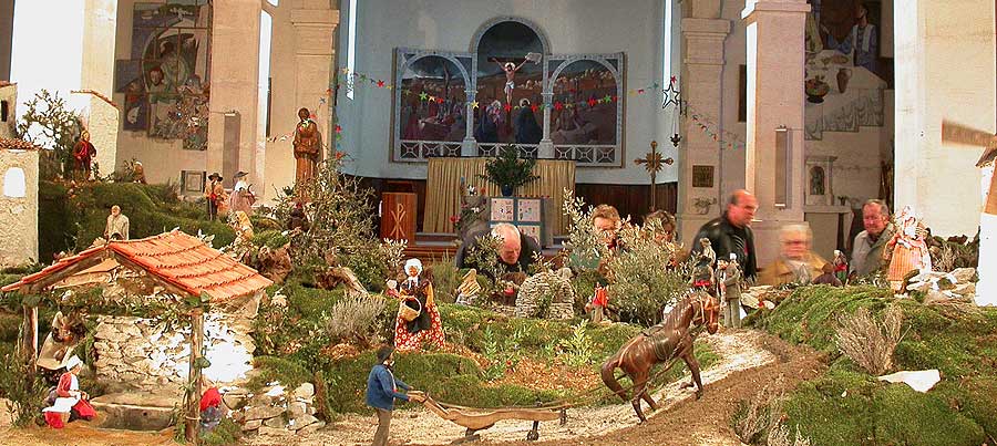 Crèche de Noël à Banon en Provence © VF