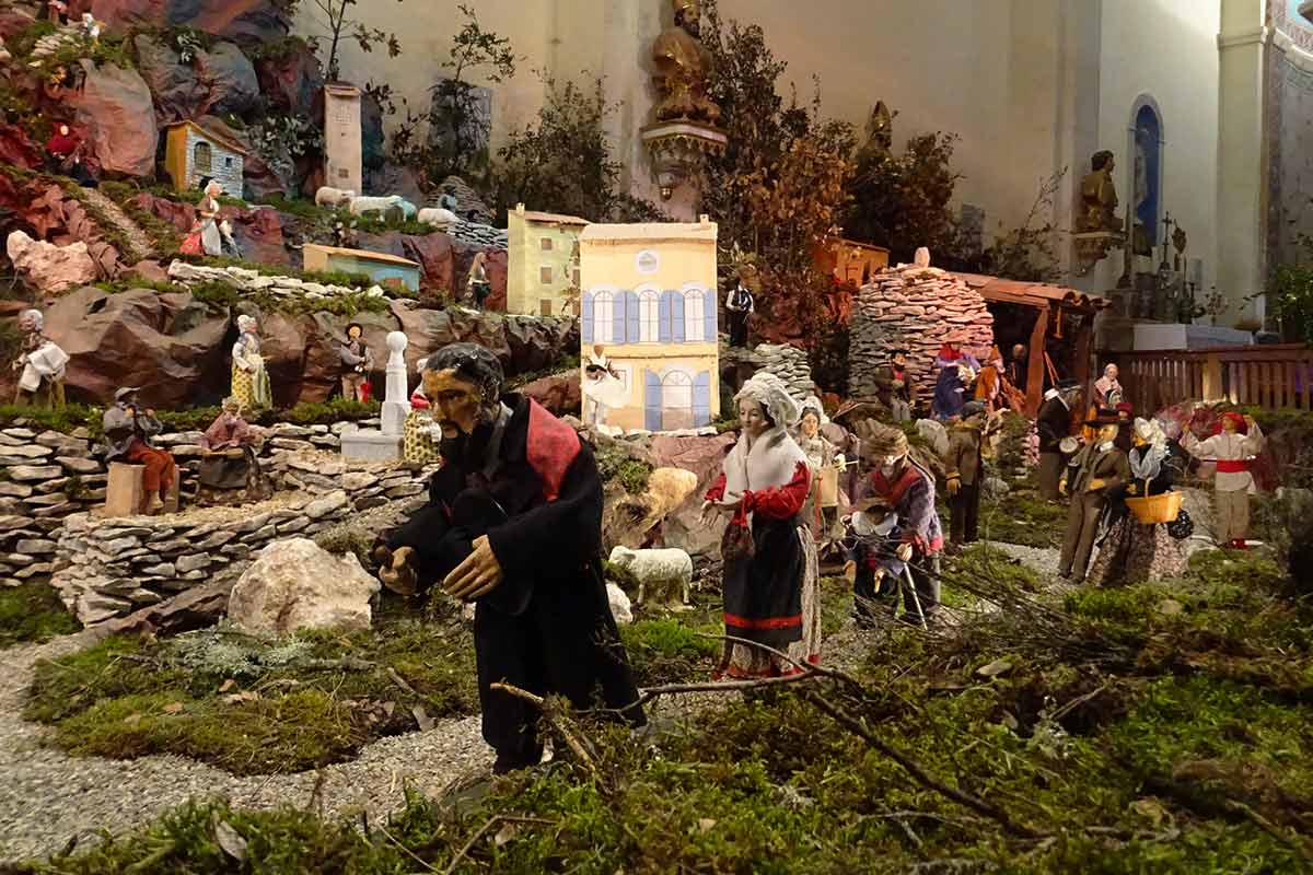 Crèche de Noël à Saint-Saturnin-lès-Apt © VF