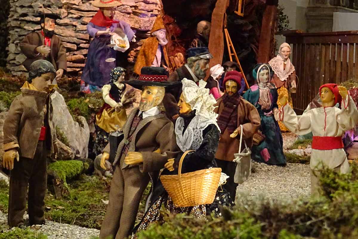 Crèche de Noël à Saint-Saturnin-lès-Apt © VF