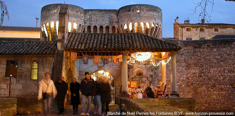 Marché de Noël à Pernes les Fontaines | Photos Horizon Provence