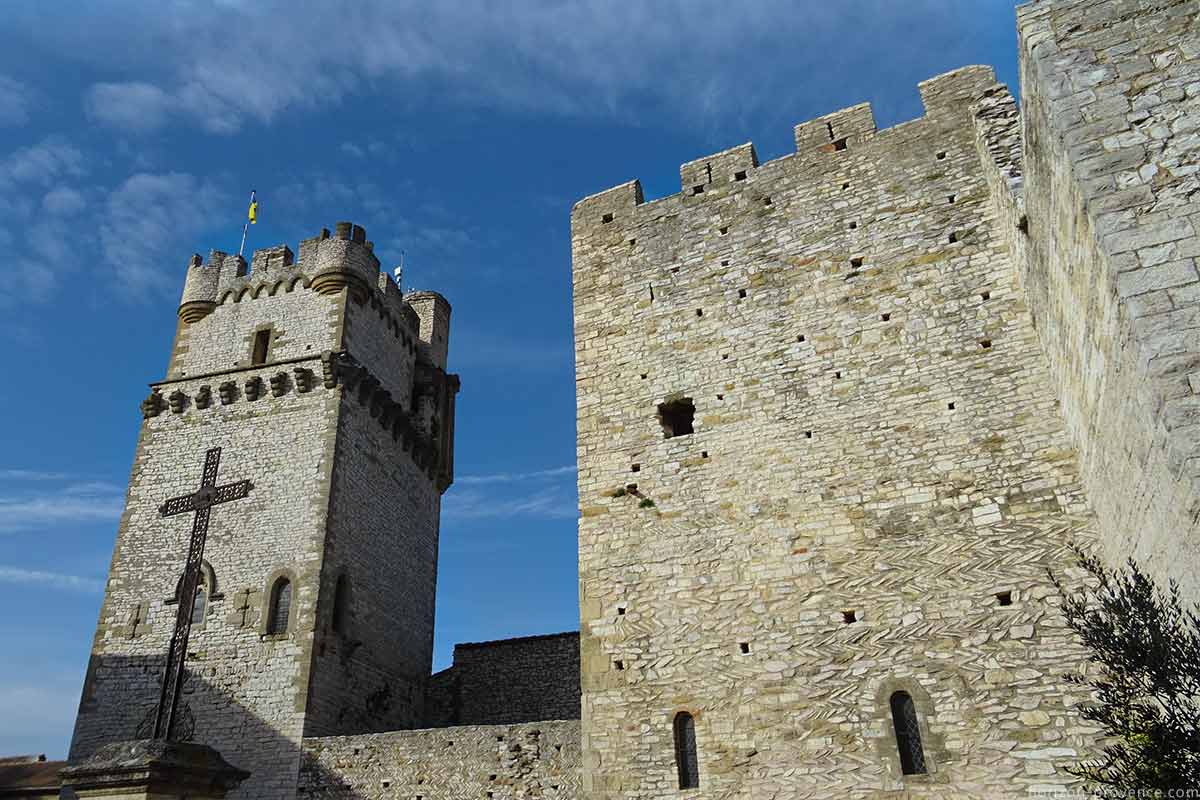 Saint Laurent des Arbres  Tour du Ribas