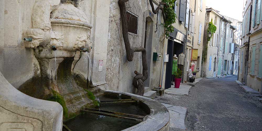 Saint Remy de Provence fontaine de Nostradamus