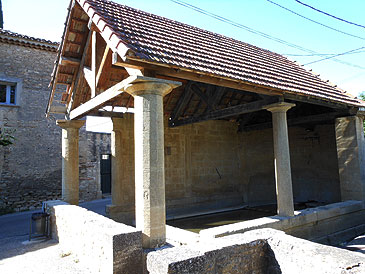 cathedrale Vers-Pont-du-Gard