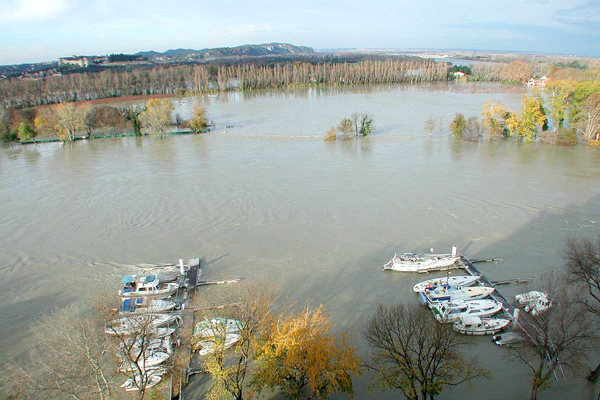 Inondation de l'île de la Barthelasse en 2002